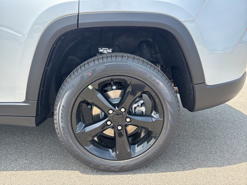 2025 Jeep Grand Cherokee Limited photo 36