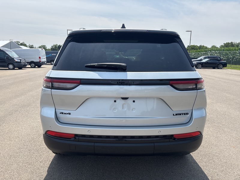 2025 Jeep Grand Cherokee Limited photo 4