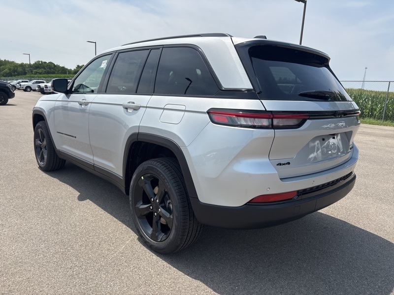 2025 Jeep Grand Cherokee Limited photo 5