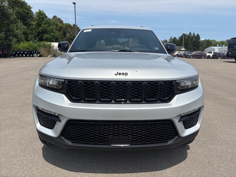 2025 Jeep Grand Cherokee Limited photo 8