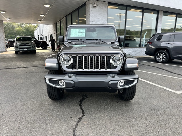 2025 Granite Crystal Metallic Clearcoat Jeep Wrangler Sahara 4X4 SUV