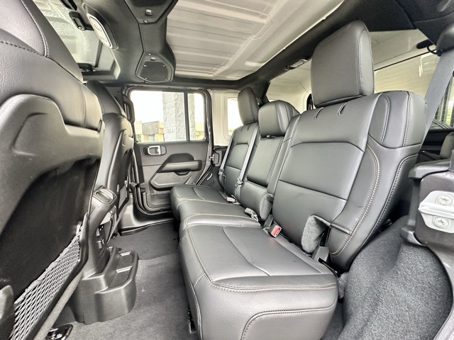 2025 Granite Crystal Metallic Clearcoat Jeep Wrangler Sahara 4X4 SUV
