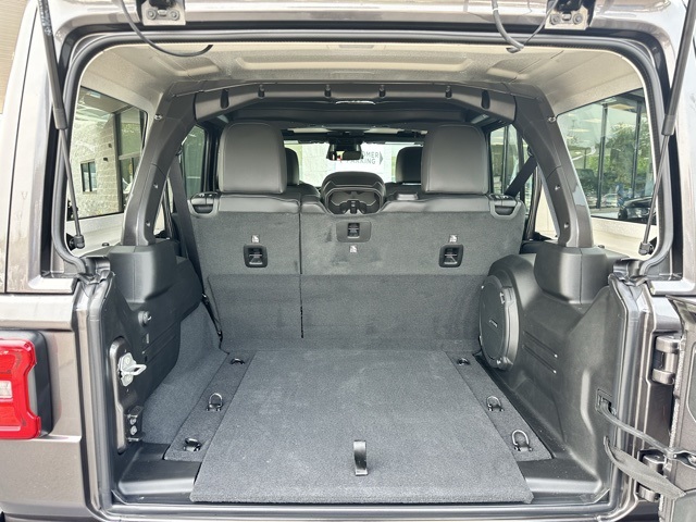2025 Granite Crystal Metallic Clearcoat Jeep Wrangler Sahara 4X4 SUV