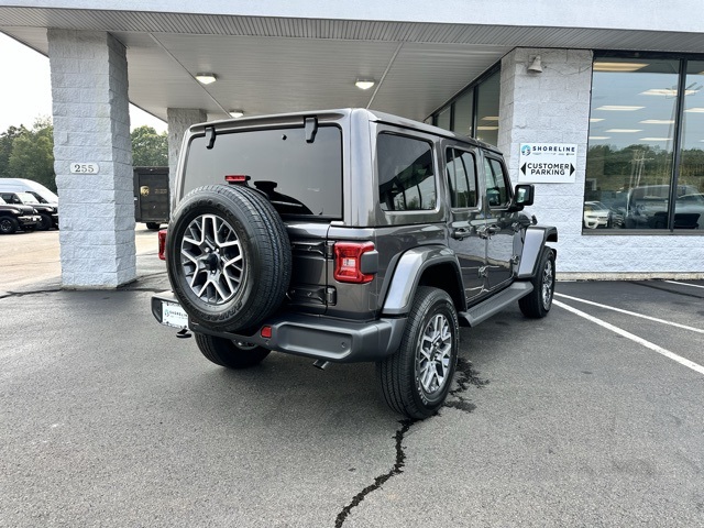 2025 Granite Crystal Metallic Clearcoat Jeep Wrangler Sahara 4X4 SUV