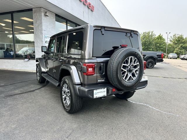 2025 Granite Crystal Metallic Clearcoat Jeep Wrangler Sahara 4X4 SUV