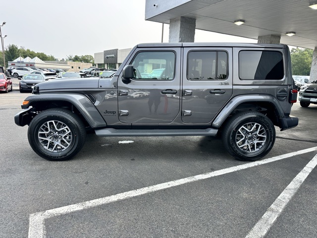 2025 Granite Crystal Metallic Clearcoat Jeep Wrangler Sahara 4X4 SUV