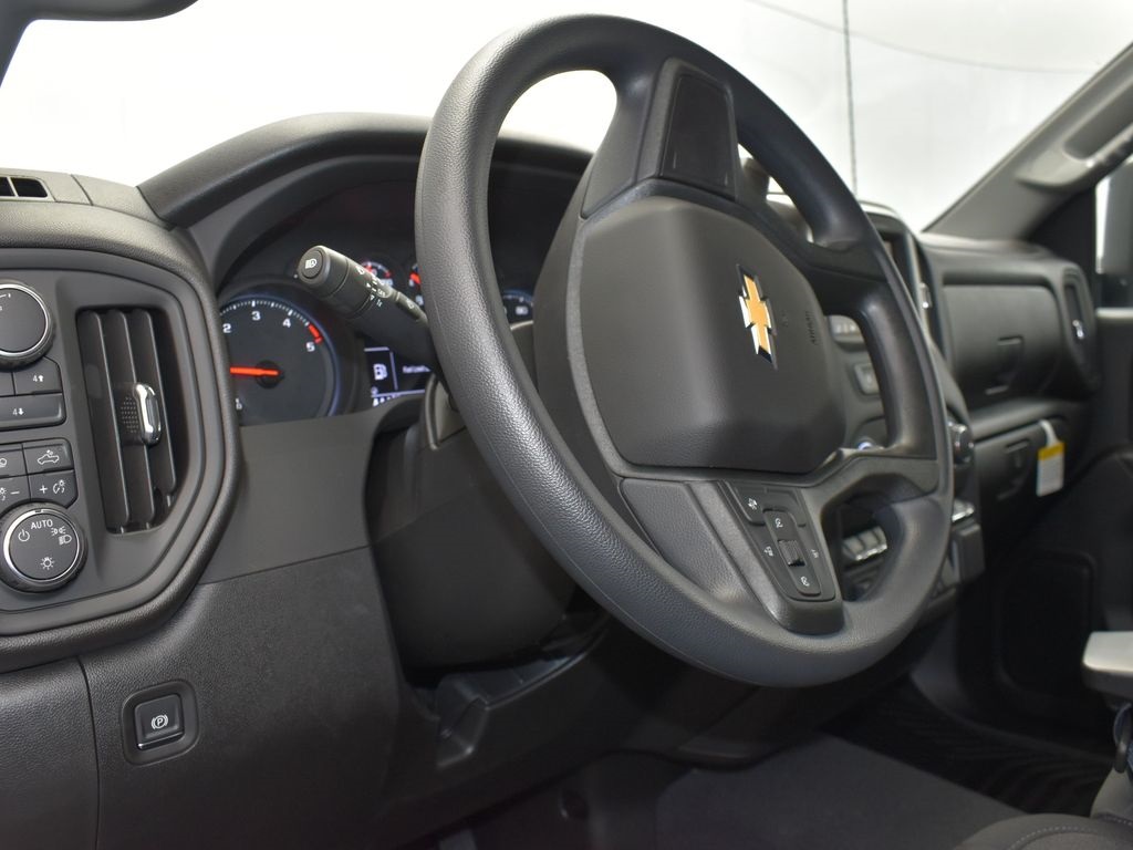2025 Chevrolet Silverado 2500HD Custom photo 12