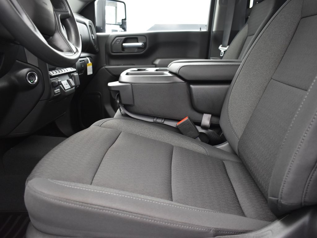 2025 Chevrolet Silverado 2500HD Custom photo 13