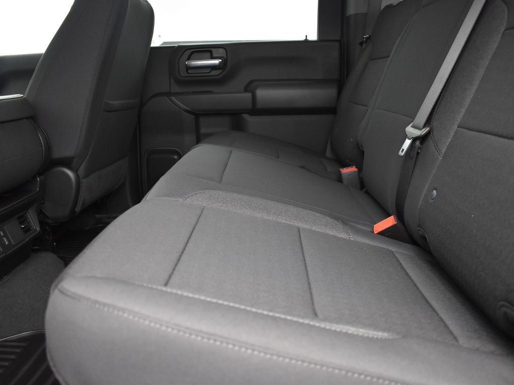 2025 Chevrolet Silverado 2500HD Custom photo 16