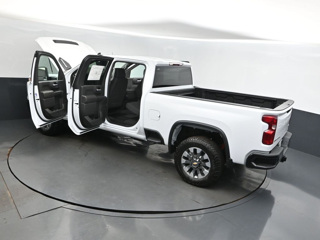 2025 Chevrolet Silverado 2500HD Custom photo 2