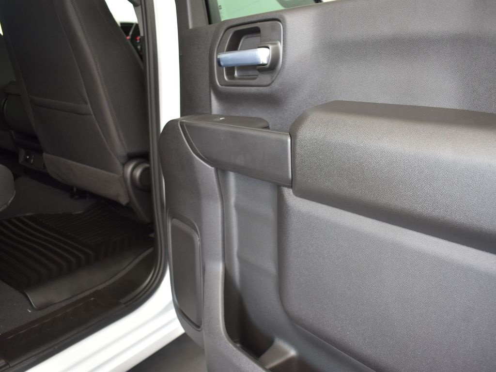 2025 Chevrolet Silverado 2500HD Custom photo 19
