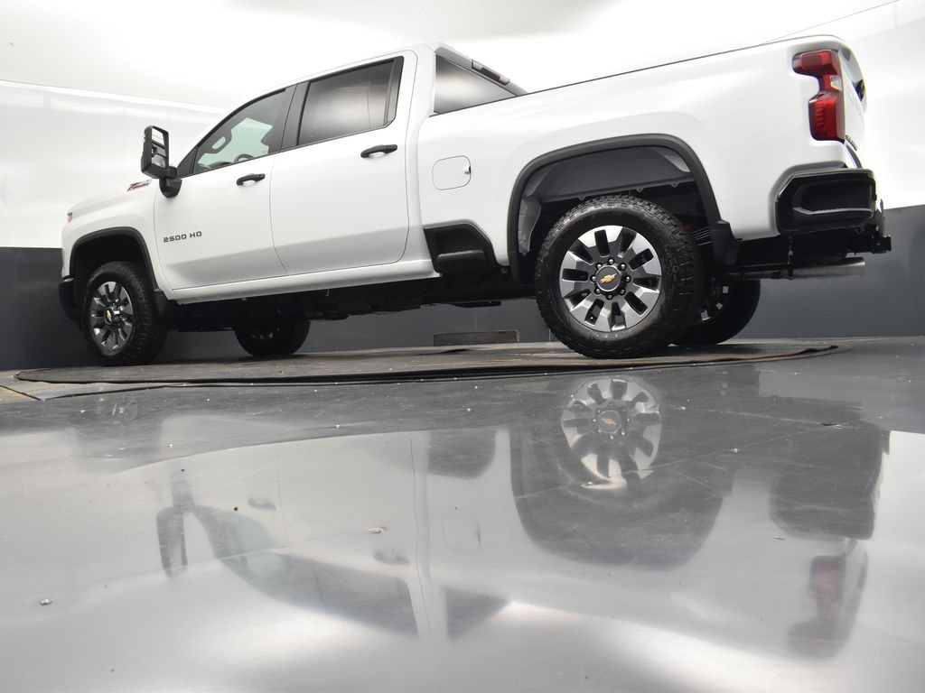 2025 Chevrolet Silverado 2500HD Custom photo 39