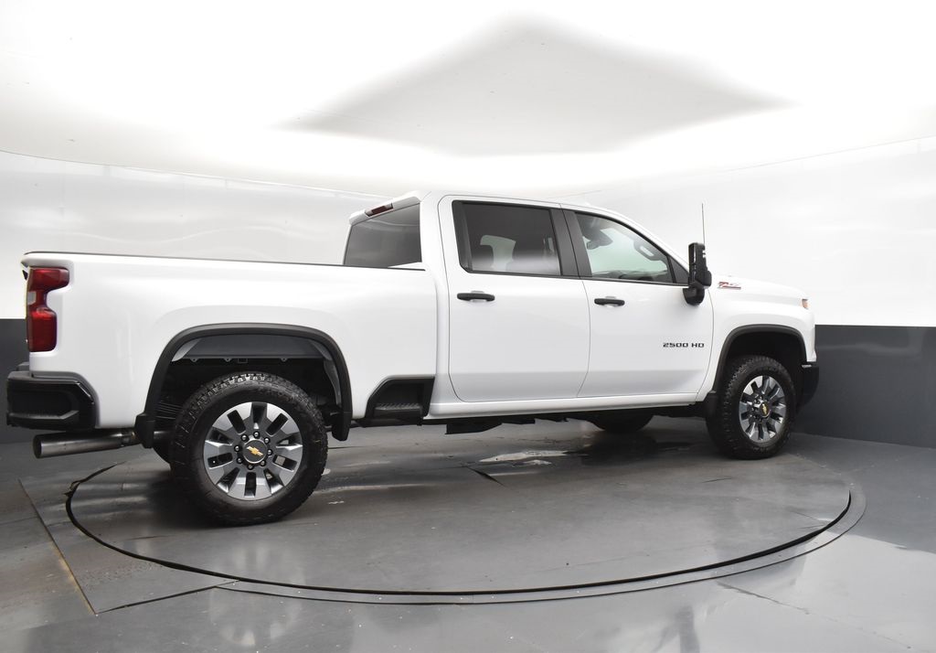 2025 Chevrolet Silverado 2500HD Custom photo 8