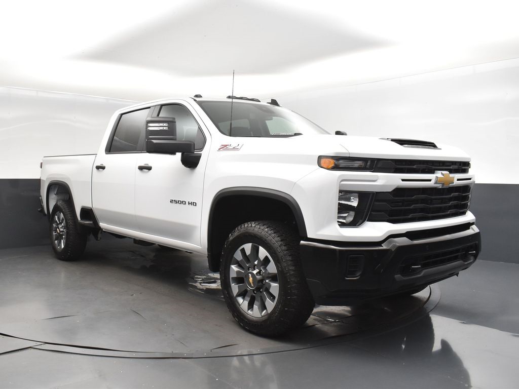 2025 Chevrolet Silverado 2500HD Custom photo 9
