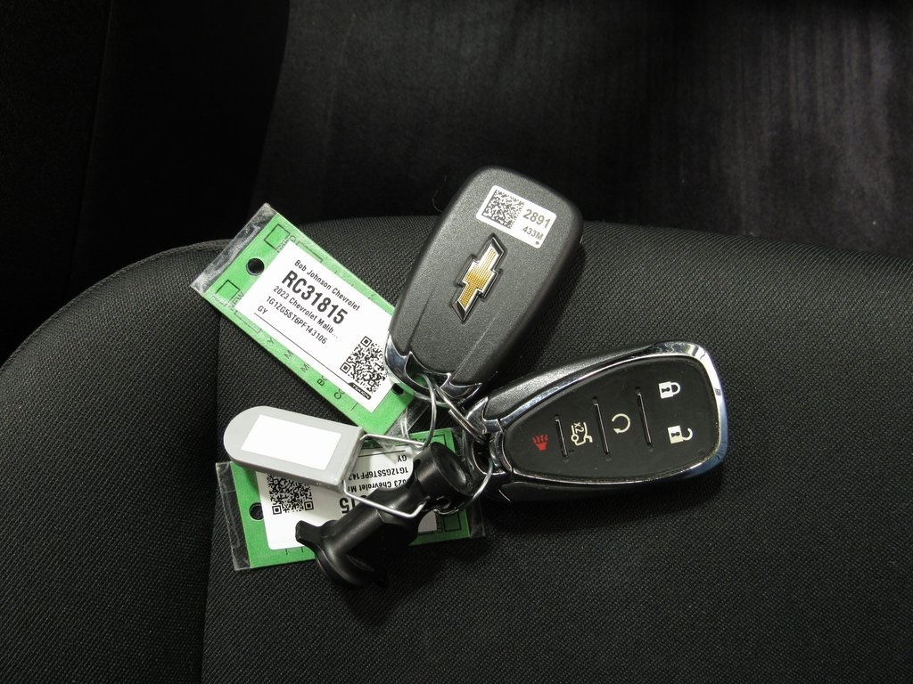 2023 Chevrolet Malibu RS photo 2