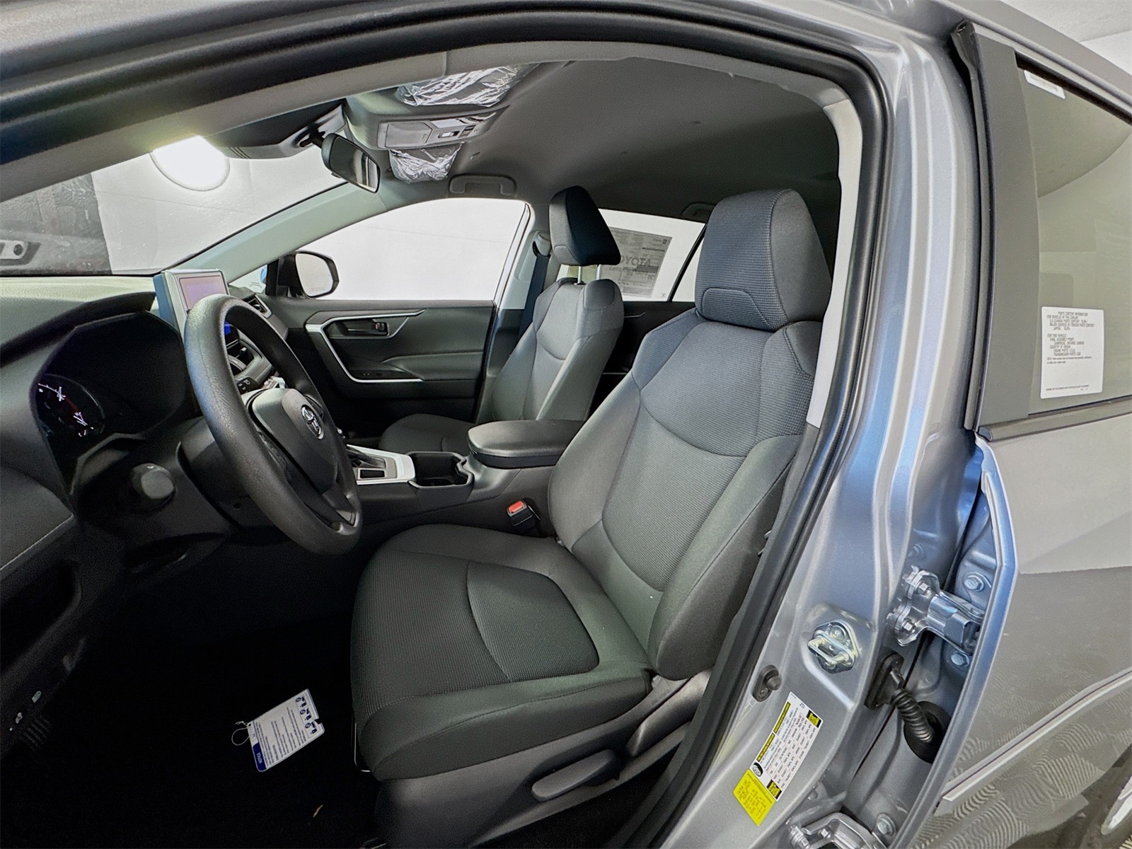 2025 Toyota RAV4 LE photo 9