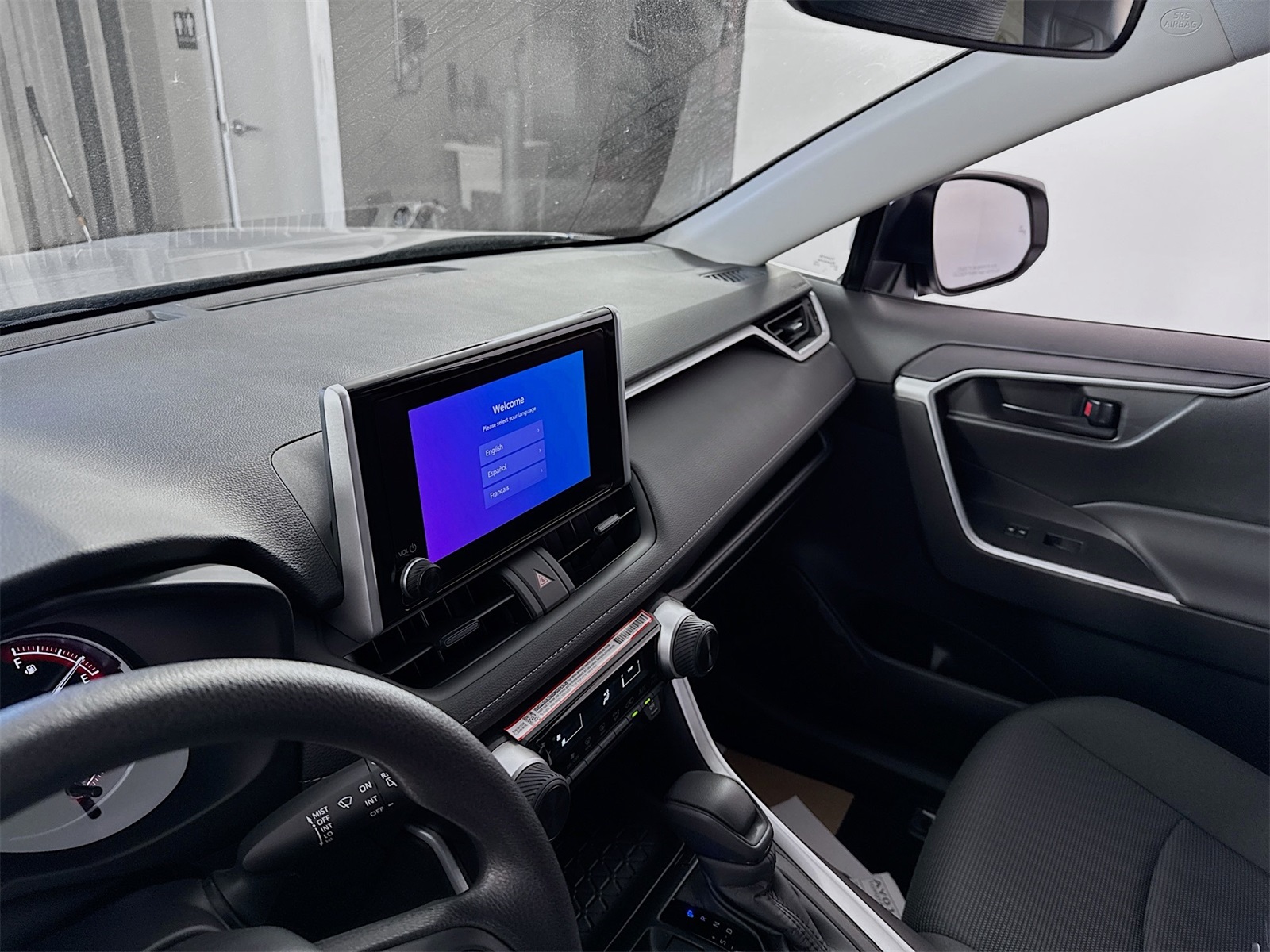2025 Toyota RAV4 LE photo 4