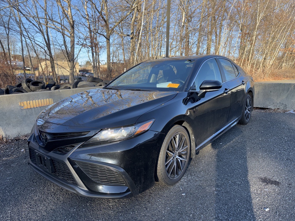 2023 Toyota Camry SE's photo