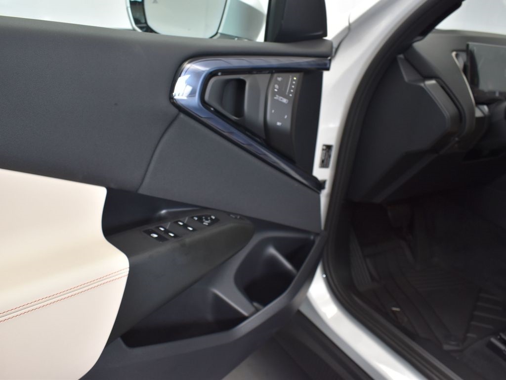 2025 Mineral White Metallic BMW X3 30 xDrive AWD SUV