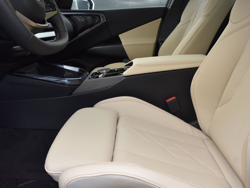 2025 Mineral White Metallic BMW X3 30 xDrive AWD SUV