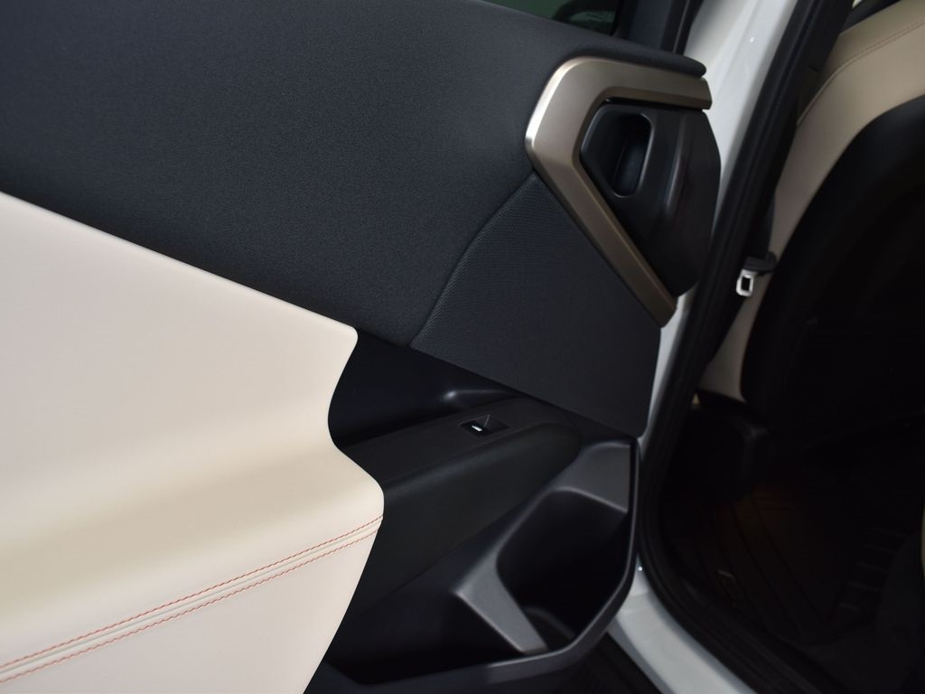 2025 Mineral White Metallic BMW X3 30 xDrive AWD SUV