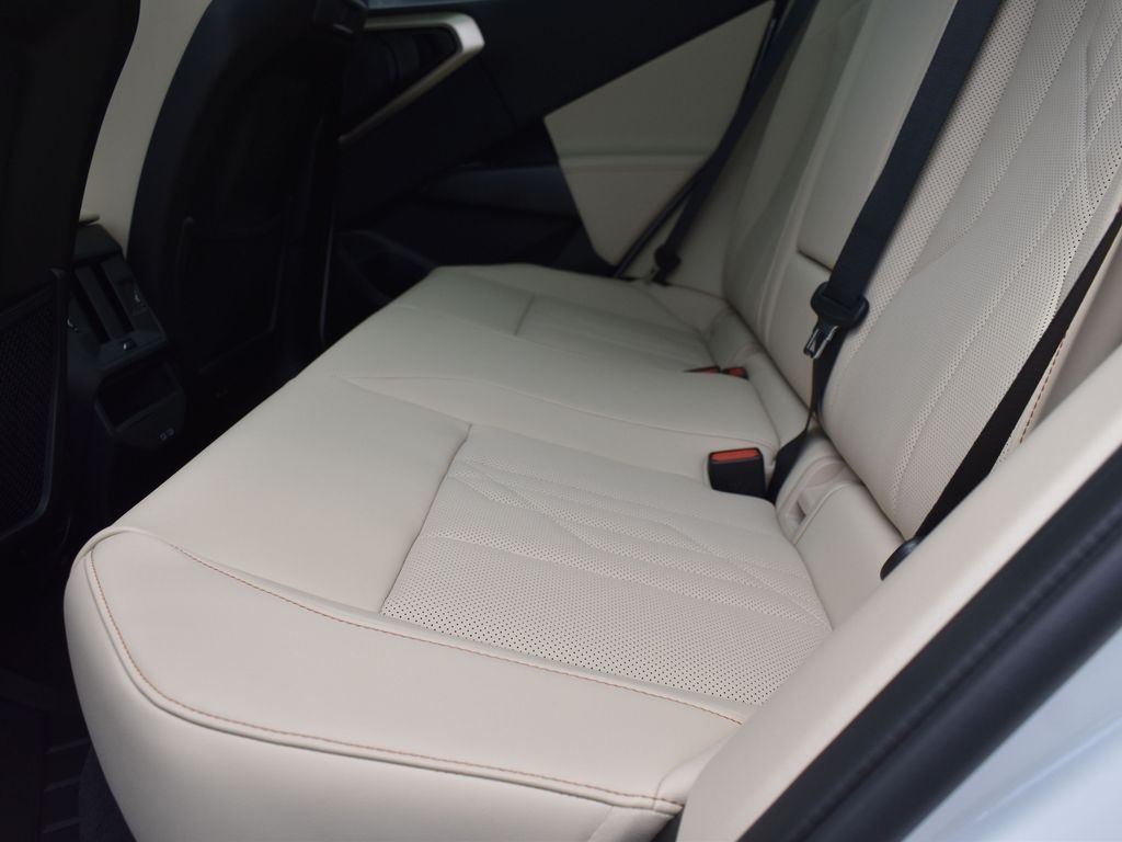 2025 Mineral White Metallic BMW X3 30 xDrive AWD SUV