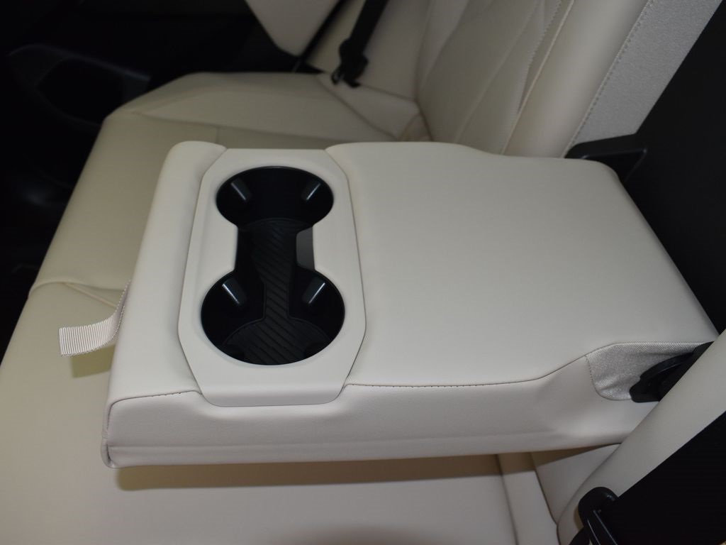 2025 Mineral White Metallic BMW X3 30 xDrive AWD SUV