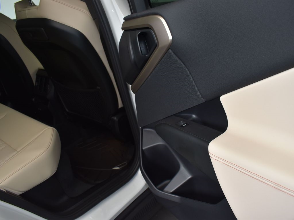 2025 Mineral White Metallic BMW X3 30 xDrive AWD SUV