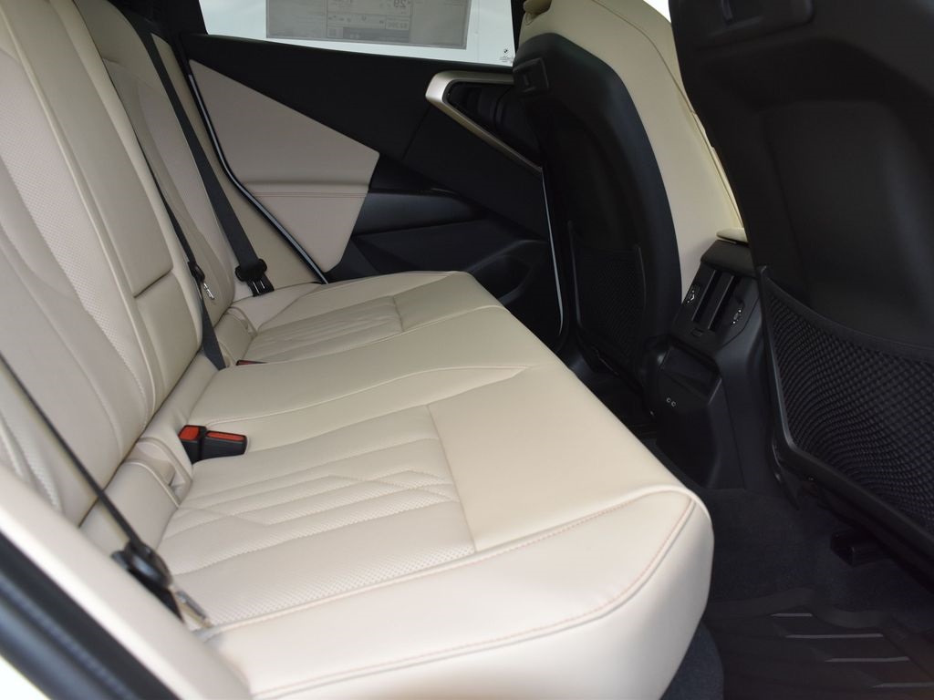 2025 Mineral White Metallic BMW X3 30 xDrive AWD SUV