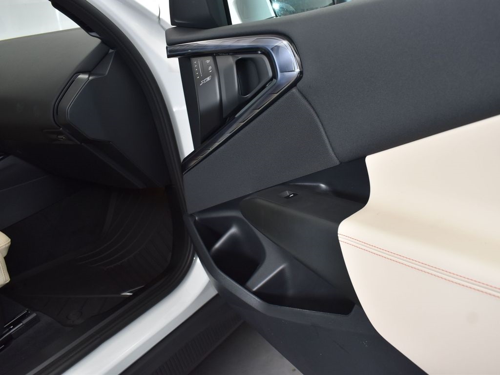 2025 Mineral White Metallic BMW X3 30 xDrive AWD SUV