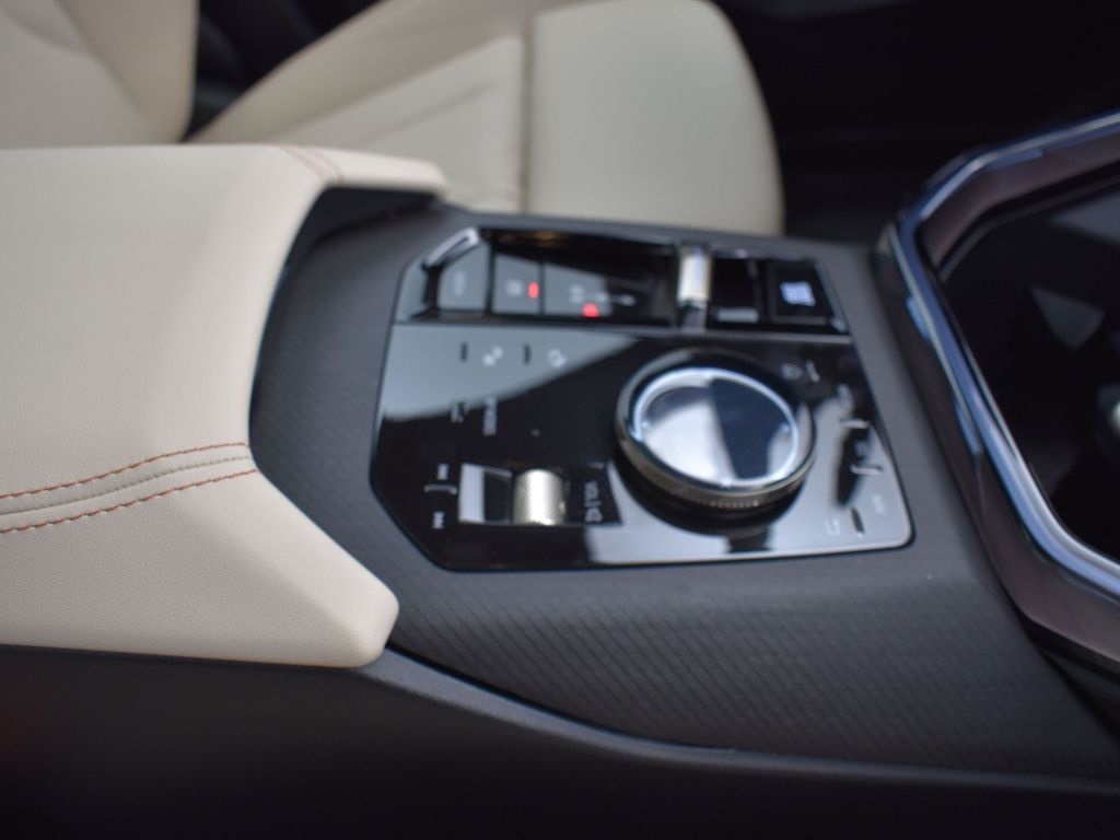 2025 Mineral White Metallic BMW X3 30 xDrive AWD SUV