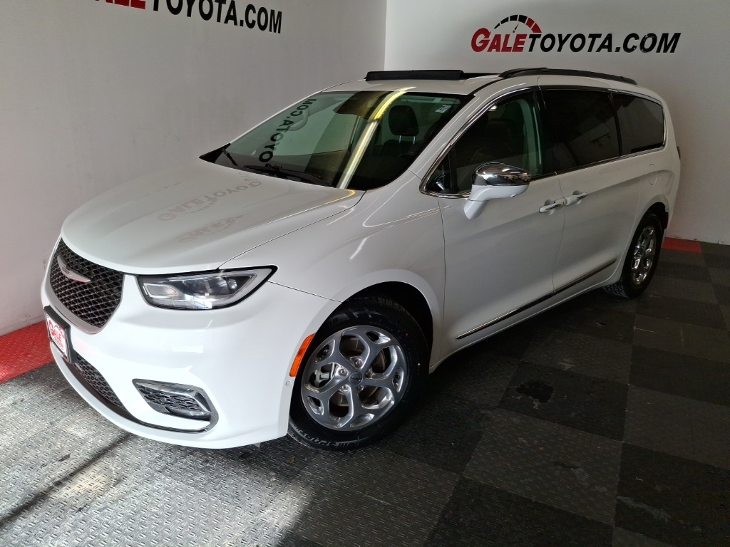 2022 Chrysler Pacifica Limited's photo