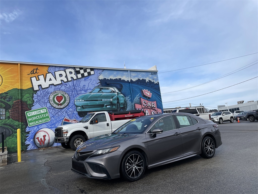 2024 Toyota Camry SE's photo