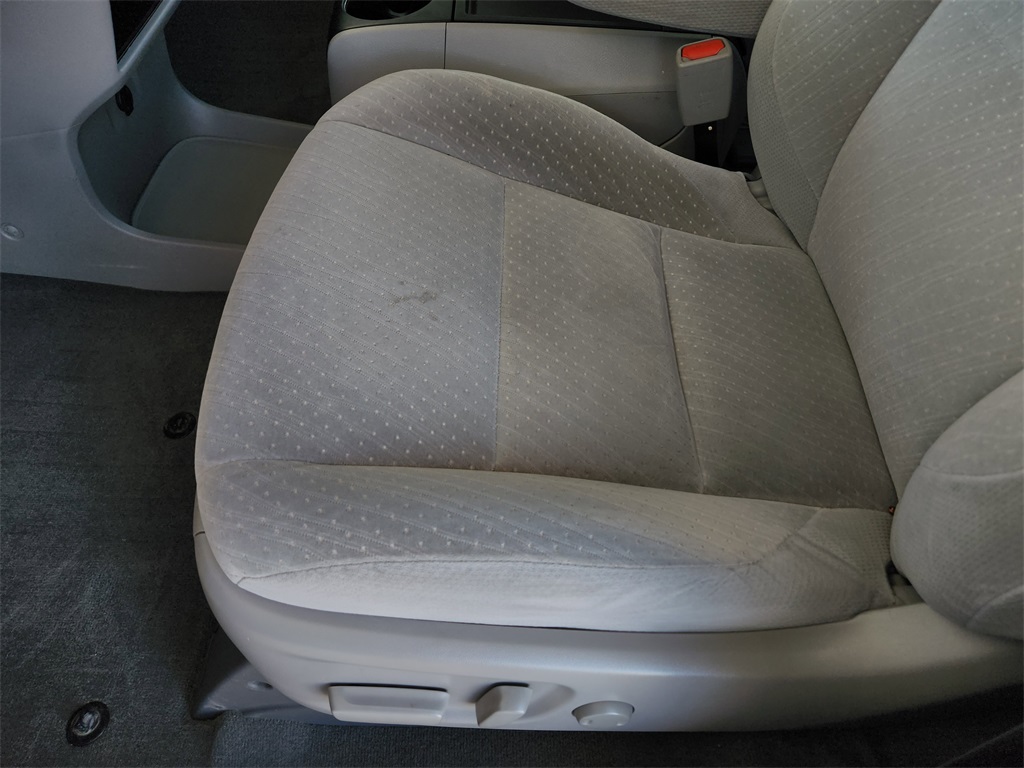 2019 Toyota Sienna LE photo 18