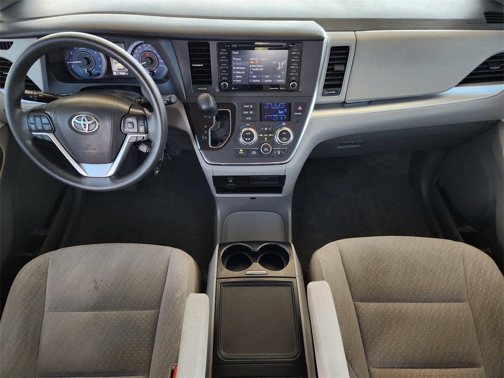 2019 Toyota Sienna LE photo 20