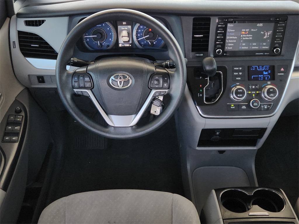 2019 Toyota Sienna LE photo 21