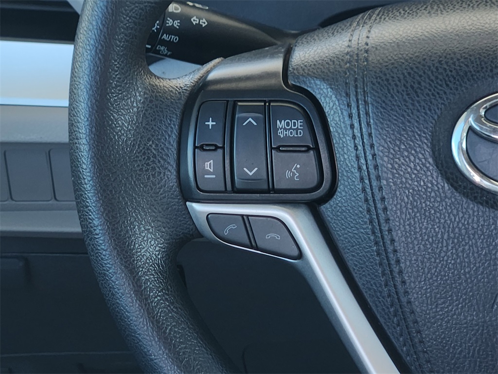 2019 Toyota Sienna LE photo 22