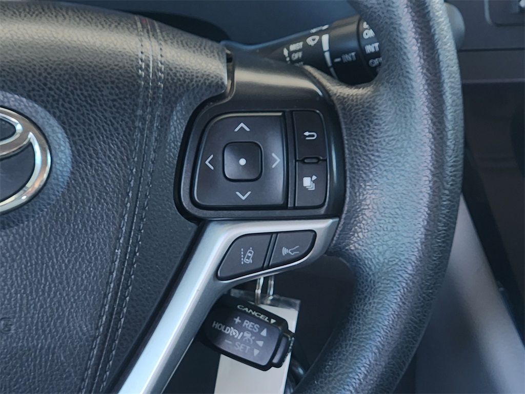 2019 Toyota Sienna LE photo 23
