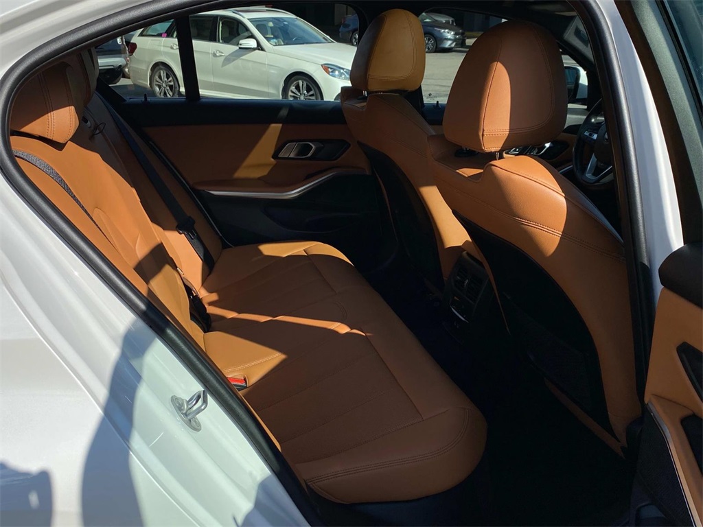 2022 Mineral White Metallic BMW 3 Series 330i xDrive AWD Sedan