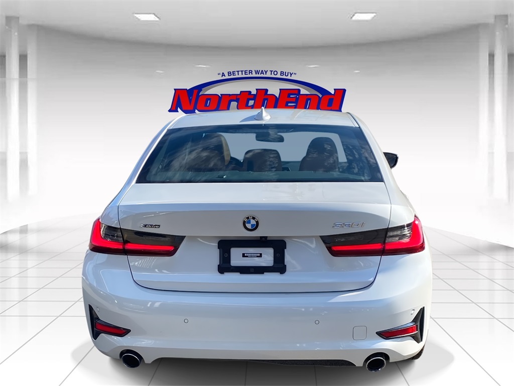 2022 Mineral White Metallic BMW 3 Series 330i xDrive AWD Sedan