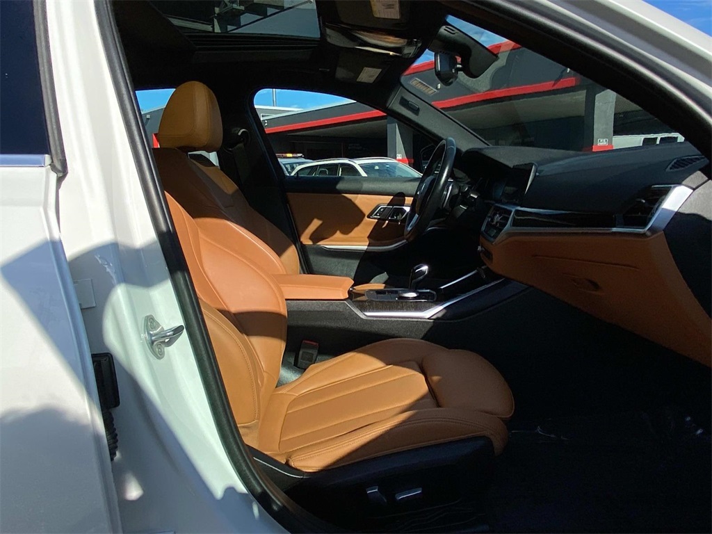 2022 Mineral White Metallic BMW 3 Series 330i xDrive AWD Sedan