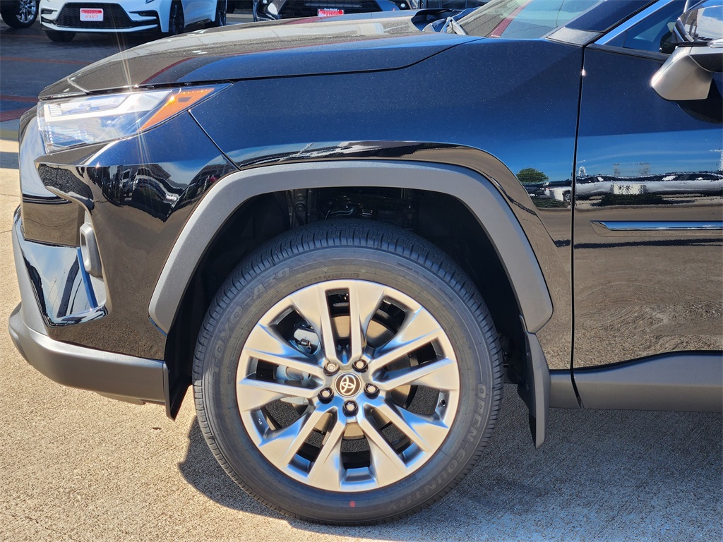 2025 Toyota RAV4 XLE Premium photo 3