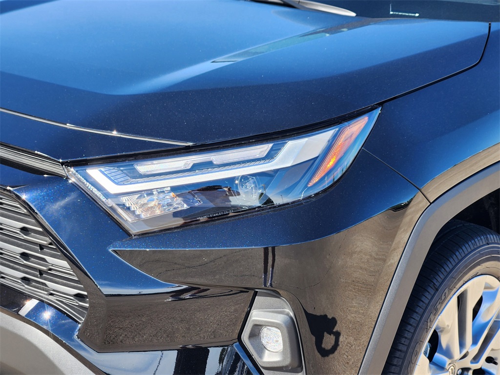 2025 Toyota RAV4 XLE Premium photo 4