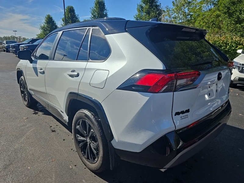 2023 Toyota RAV4 Hybrid XSE photo 2