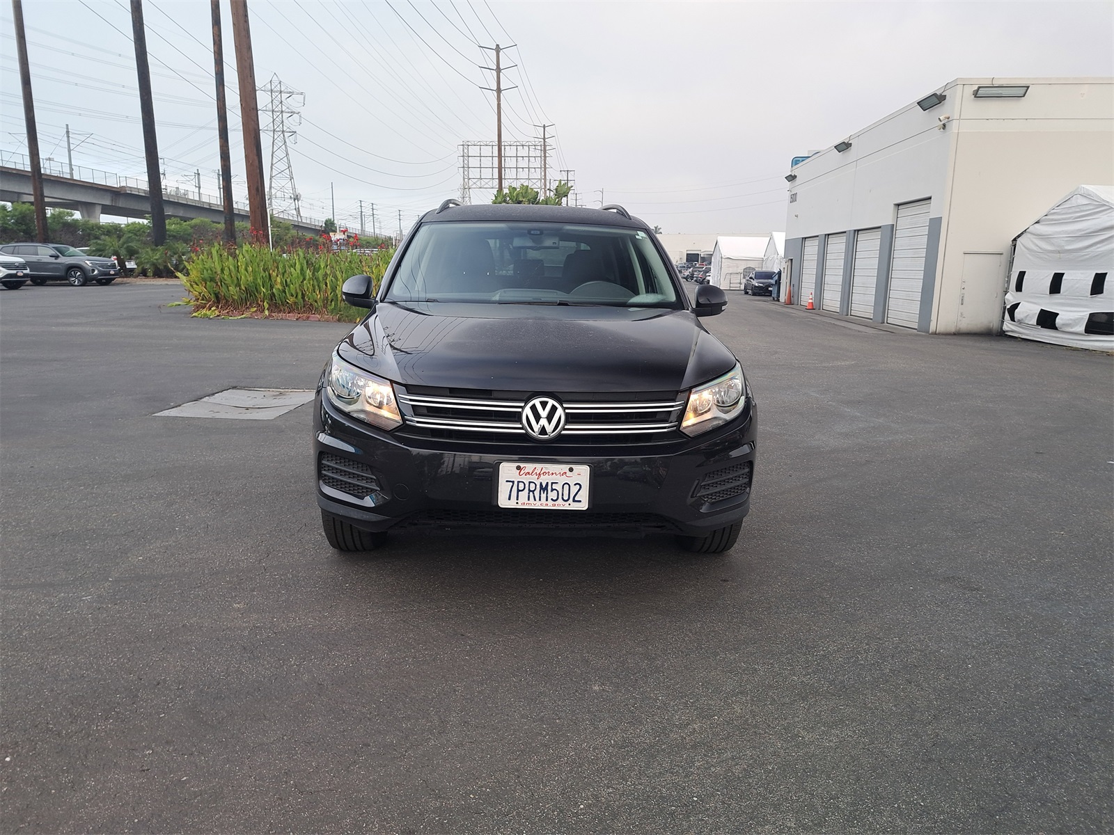 2016 Volkswagen Tiguan S's photo