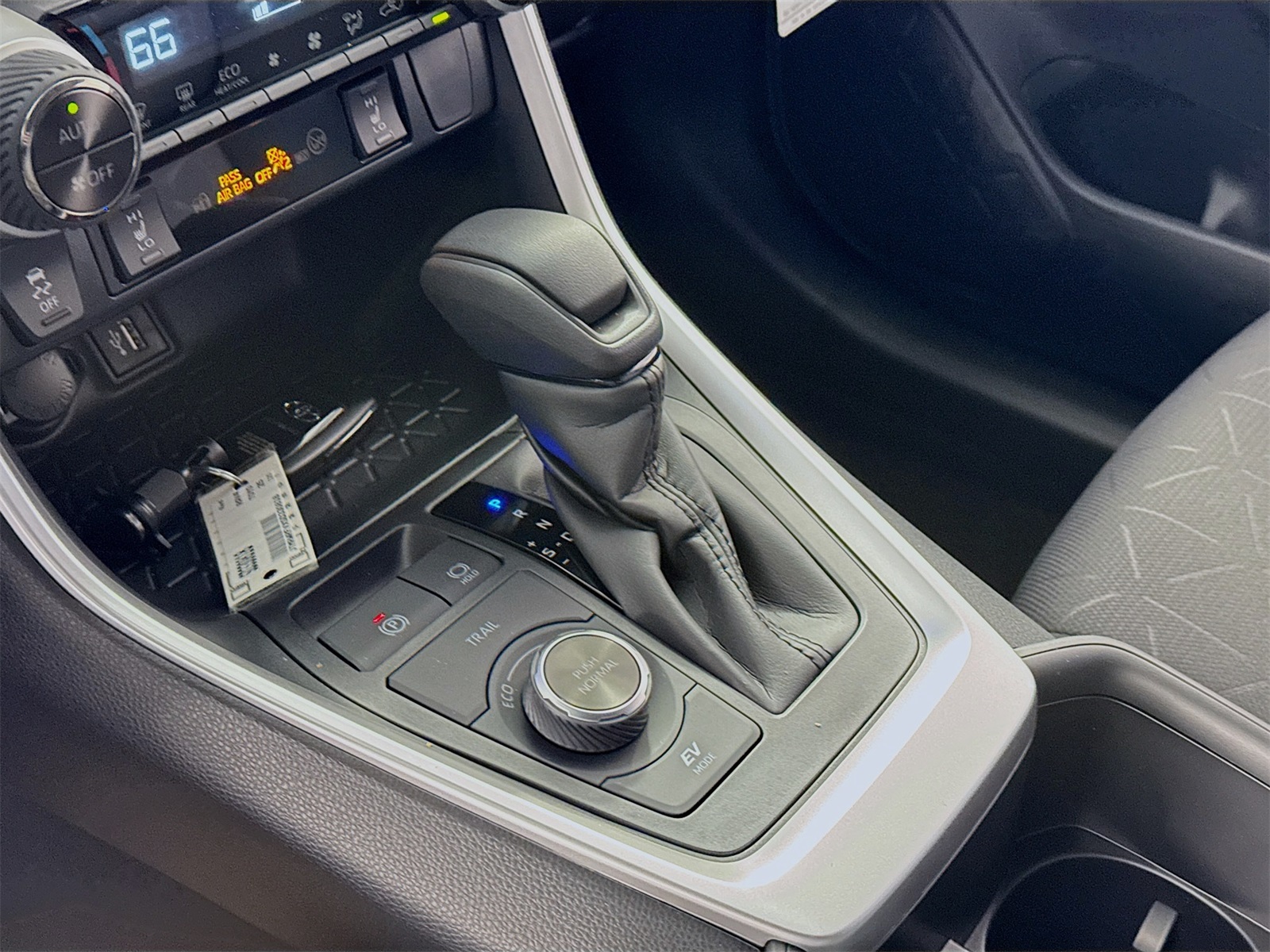 2025 Toyota RAV4 Hybrid XLE photo 8