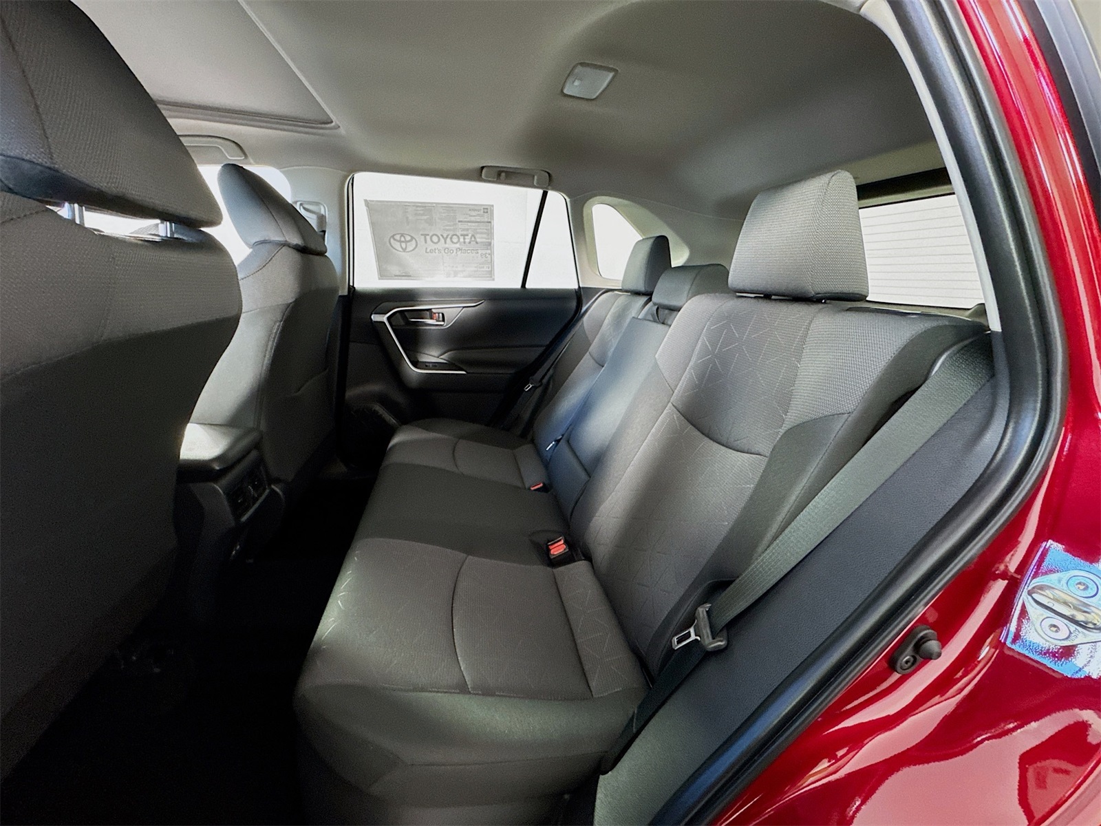 2025 Toyota RAV4 Hybrid XLE photo 10