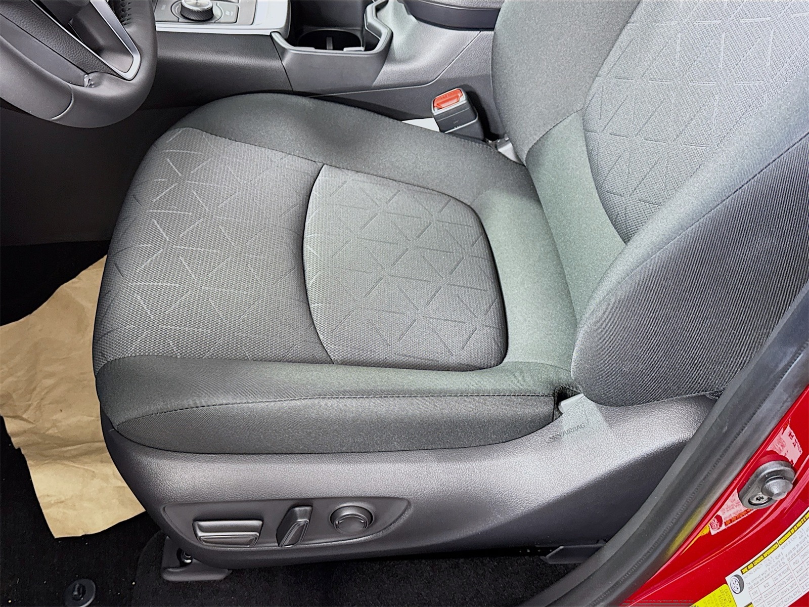 2025 Toyota RAV4 Hybrid XLE photo 13