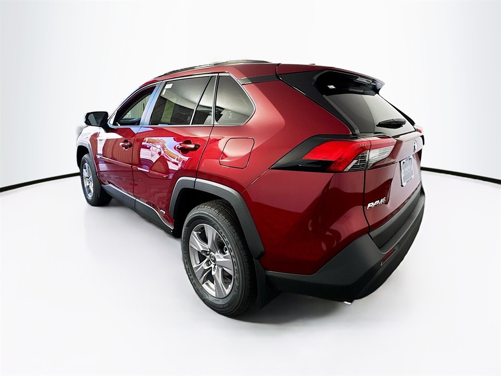 2025 Toyota RAV4 Hybrid XLE photo 2
