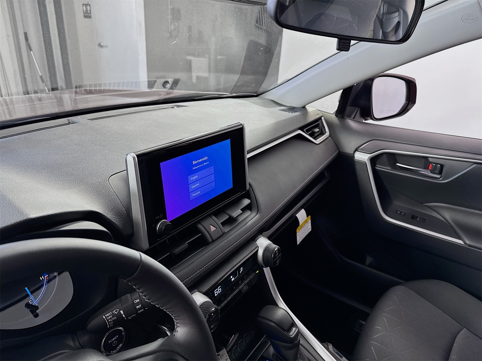 2025 Toyota RAV4 Hybrid XLE photo 4
